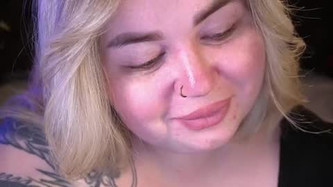 Snapshot of zarareign_ chatting on April 21, 2026, 2:51 am Lola online show from April 21, 2026, 2:51 am