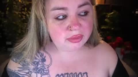 Snapshot of zarareign_ chatting on July 9, 2026, 7:29 pm Lola online show from July 9, 2026, 7:29 pm
