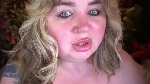 Snapshot of zarareign_ chatting on July 23, 2026, 8:07 pm Lola online show from July 23, 2026, 8:07 pm