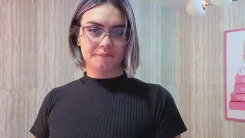 Isabella online show from May 9, 2026, 12:32 pm