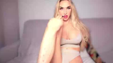 ZARINA online show from February 14, 2025, 9:21 pm