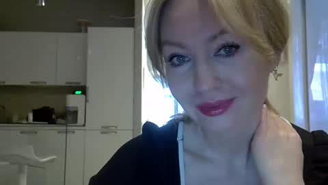 Zarina Swift online show from February 10, 2025, 4:41 am