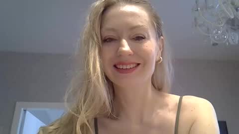 Zarina Swift online show from April 9, 2026, 4:45 am