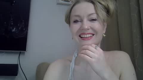 Snapshot of zarinaswift chatting on April 22, 2026, 4:48 am Zarina Swift online show from April 22, 2026, 4:48 am