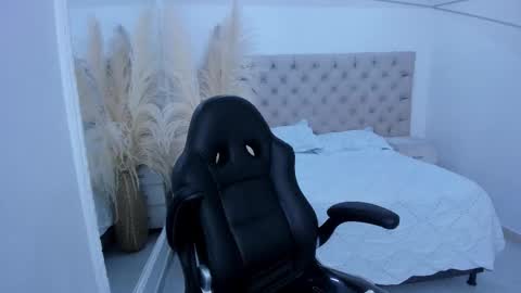 Zarina Waynne online show from December 14, 2025, 7:40 pm