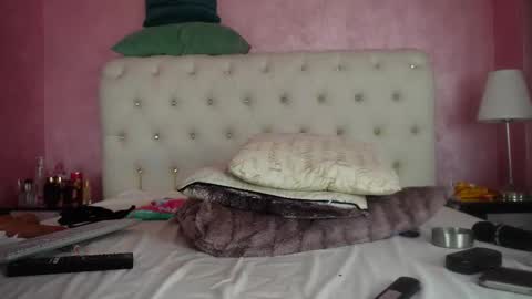 Zayla online show from October 7, 2025, 4:09 am