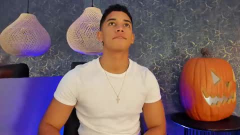 Zayn Cross online show from October 30, 2025, 11:33 am