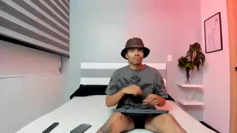 Snapshot of zaynshadow_ chatting on October 15, 2025, 2:44 am zaynshadow_ online show from October 15, 2025, 2:44 am