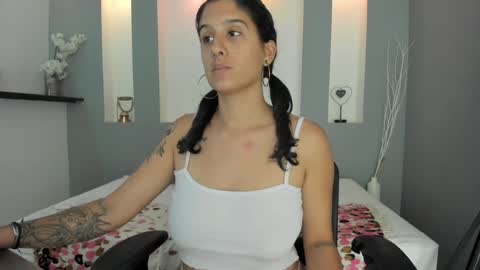 Snapshot of zean_lee chatting on January 18, 2025, 2:33 pm Karolyne online show from January 18, 2025, 2:33 pm