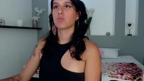 Snapshot of zean_lee chatting on February 10, 2025, 2:26 pm Karolyne online show from February 10, 2025, 2:26 pm