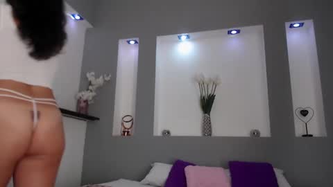 Snapshot of zean_lee chatting on February 18, 2025, 11:22 am Karolyne online show from February 18, 2025, 11:22 am