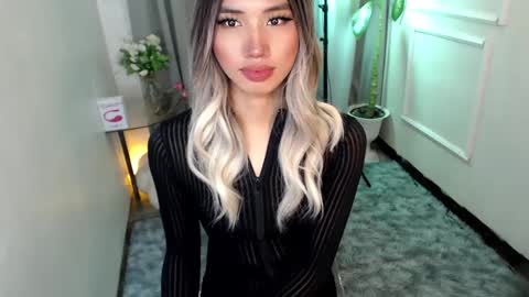 zelainalovetocum online show from January 31, 2025, 8:01 am