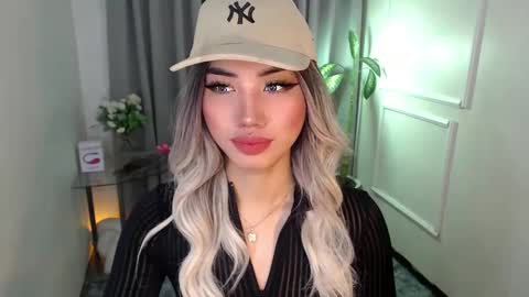 zelainalovetocum online show from February 10, 2025, 1:03 am