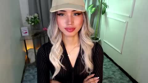 zelainalovetocum online show from February 10, 2025, 4:08 am