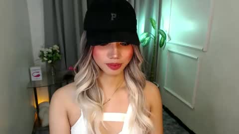 zelainalovetocum online show from February 14, 2025, 2:18 am