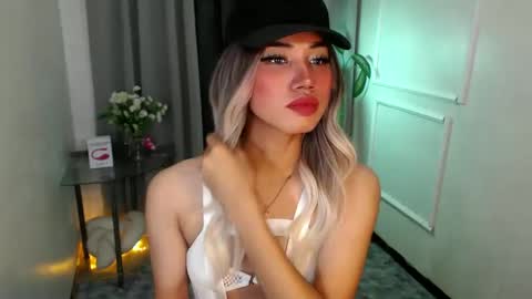 zelainalovetocum online show from February 18, 2025, 1:00 pm