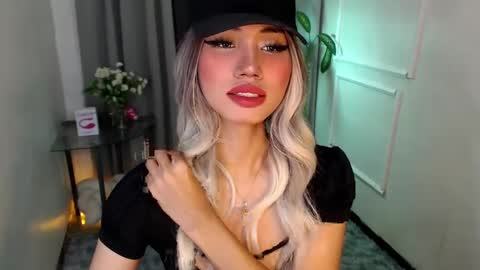 zelainalovetocum online show from February 20, 2025, 2:24 pm