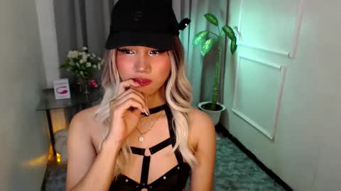 zelainalovetocum online show from February 25, 2025, 4:00 pm