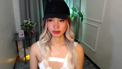 zelainalovetocum online show from February 26, 2025, 6:00 pm