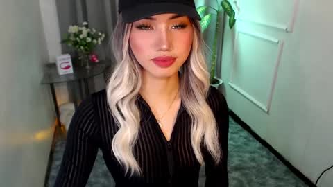 zelainalovetocum online show from February 27, 2025, 2:32 pm