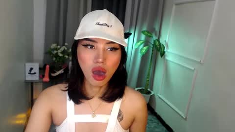 zelainalovetocum online show from March 4, 2025, 2:32 pm