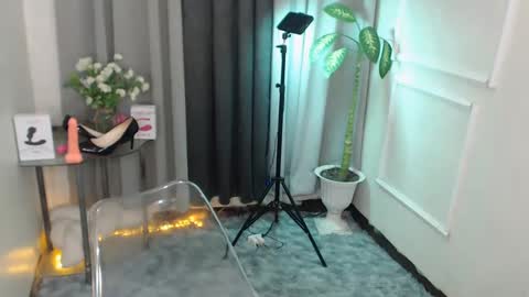 zelainalovetocum online show from March 5, 2025, 2:12 pm