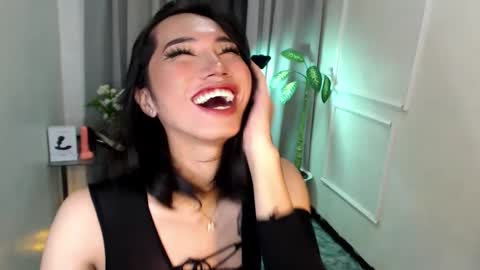 zelainalovetocum online show from March 5, 2025, 5:18 pm