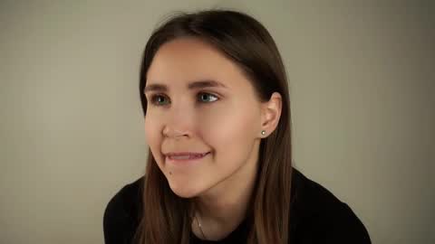 Emilia online show from September 28, 2025, 1:00 am