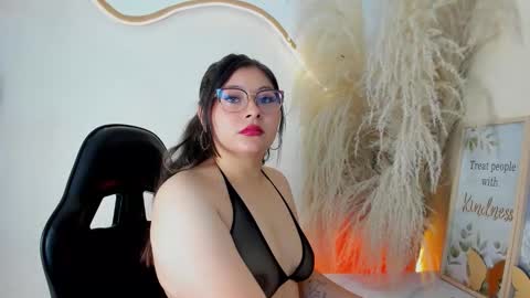 Zelene   online show from October 20, 2025, 11:21 am