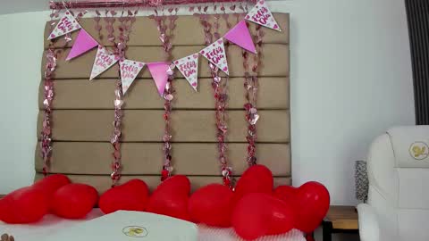 Zenda Evans online show from February 16, 2026, 3:57 am