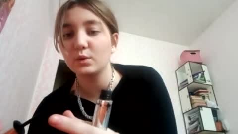 Snapshot of zeniabrossoit chatting on April 19, 2026, 11:09 am zeniabrossoit online show from April 19, 2026, 11:09 am