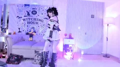    online show from October 12, 2025, 2:49 pm