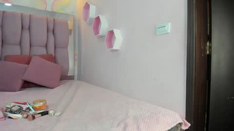 ZEPHYRA ANGELS online show from December 31, 2024, 1:19 pm