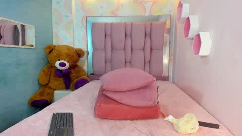 ZEPHYRA ANGELS online show from December 31, 2024, 4:25 pm