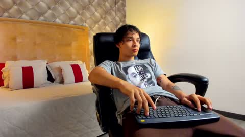 zeus online show from January 7, 2025, 7:06 pm