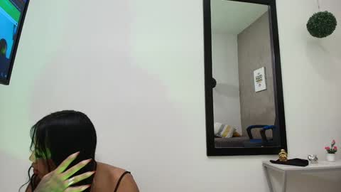 ZHAMIRA  ANDRES online show from January 17, 2025, 3:34 am