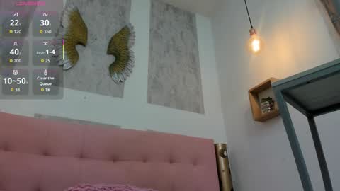 ZHAMIRA  ANDRES online show from September 23, 2025, 8:56 pm