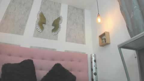 ZHAMIRA  ANDRES online show from March 8, 2026, 8:12 pm