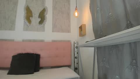 ZHAMIRA  ANDRES online show from March 15, 2026, 8:04 pm