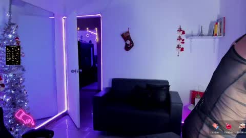zhoestrong online show from December 6, 2024, 3:19 am