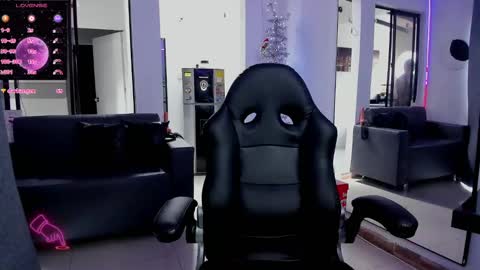 zhoestrong online show from December 12, 2024, 5:04 pm