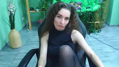 zianichols online show from January 28, 2025, 10:01 pm