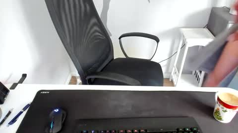 ziemlichflutschig online show from December 25, 2024, 9:45 am