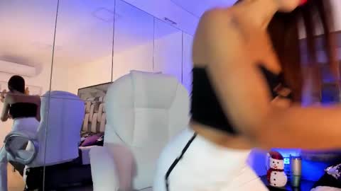 Nia  online show from December 2, 2025, 11:37 am