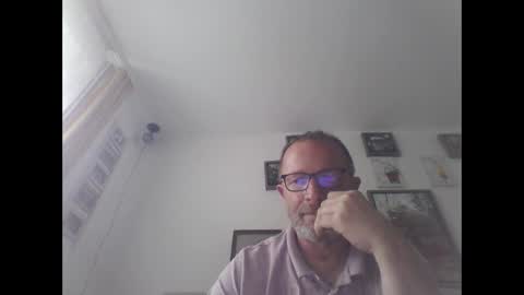 Snapshot of zippi55 chatting on September 21, 2025, 9:44 am Zippi online show from September 21, 2025, 9:44 am