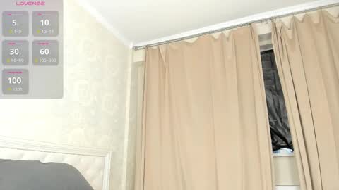 zirael_swan online show from February 20, 2026, 2:52 am