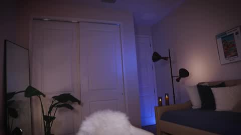 Snapshot of zlicious chatting on November 11, 2025, 11:49 pm Zara Join next live at 5PM EST online show from November 11, 2025, 11:49 pm