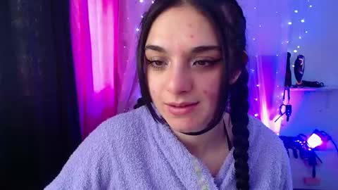 zoe_0111 online show from January 17, 2025, 3:32 pm