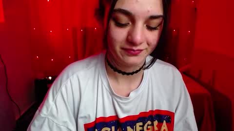 zoe_0111 online show from February 6, 2025, 7:29 pm