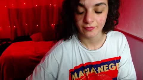 zoe_0111 online show from February 14, 2025, 6:19 pm